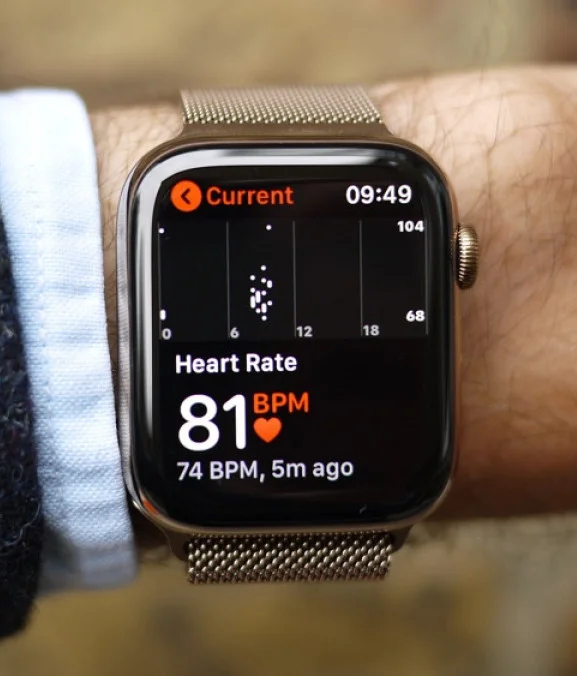 A person's heartrate being measured on their Apple Watch